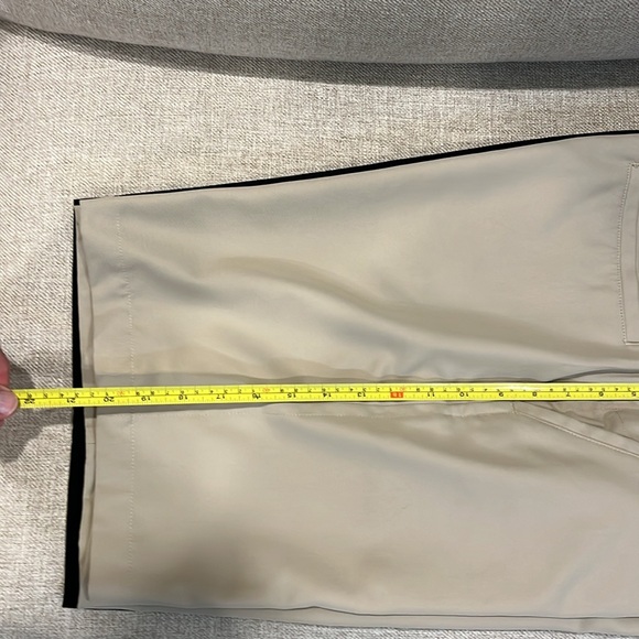 Two very nice pairs of IZOD POLYESTER shorts.  Size 34 waist - Picture 3 of 3